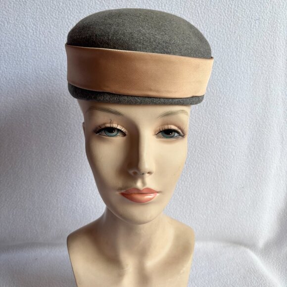1950s 1960s Gray Wool Pillbox with Pink Ribbon Band - Picture 1 of 9